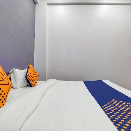 Spot On 76764 Hotel Lux 印多尔 外观 照片