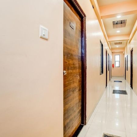 Spot On 76764 Hotel Lux 印多尔 外观 照片