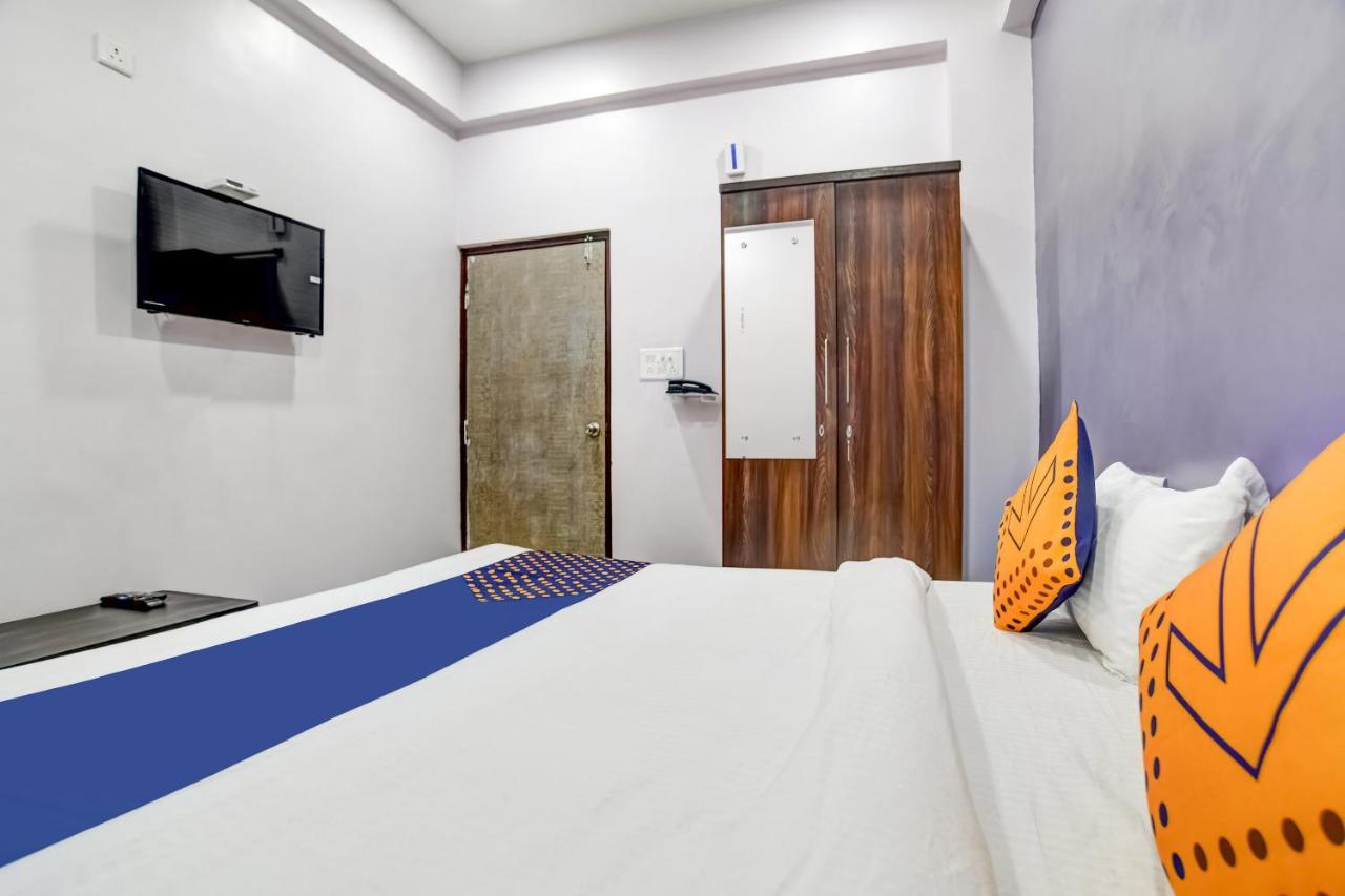 Spot On 76764 Hotel Lux 印多尔 外观 照片