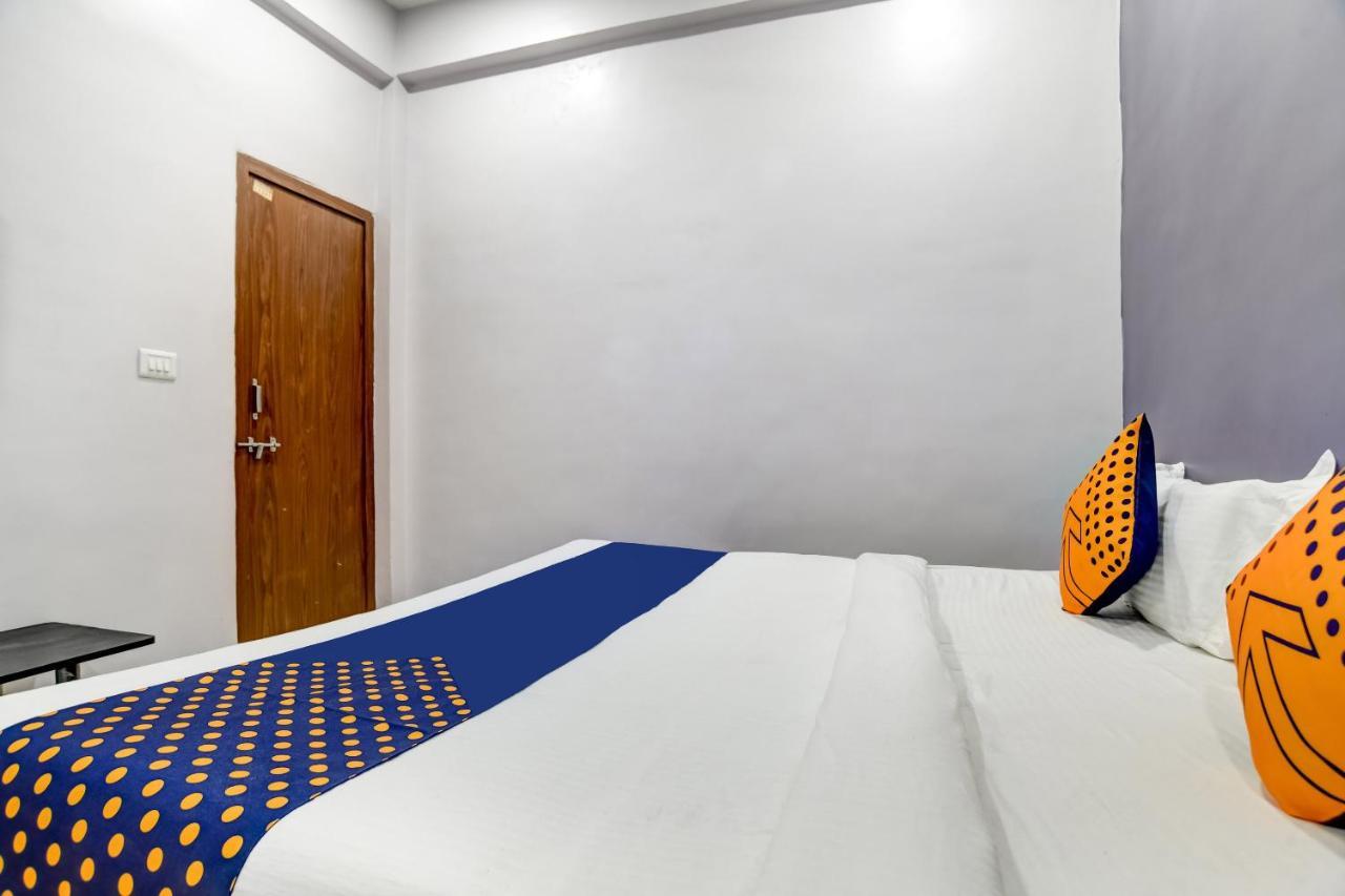 Spot On 76764 Hotel Lux 印多尔 外观 照片