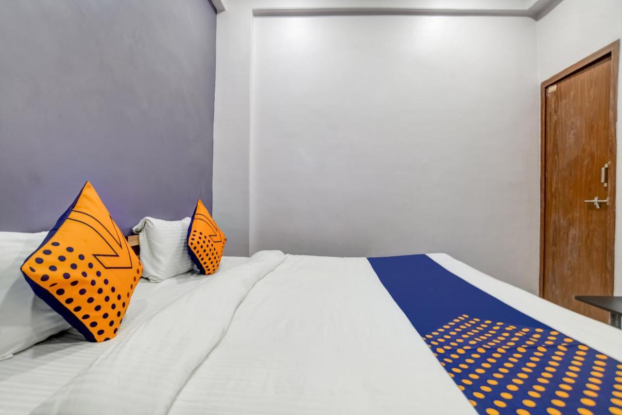 Spot On 76764 Hotel Lux 印多尔 外观 照片