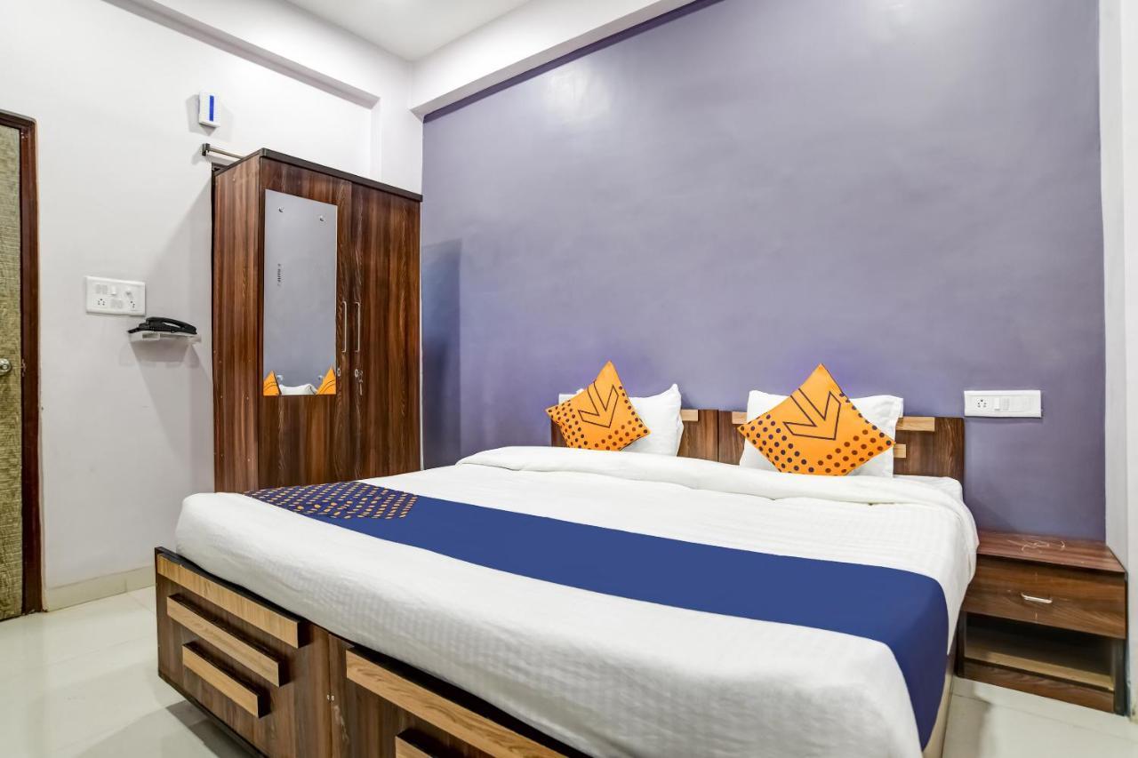 Spot On 76764 Hotel Lux 印多尔 外观 照片