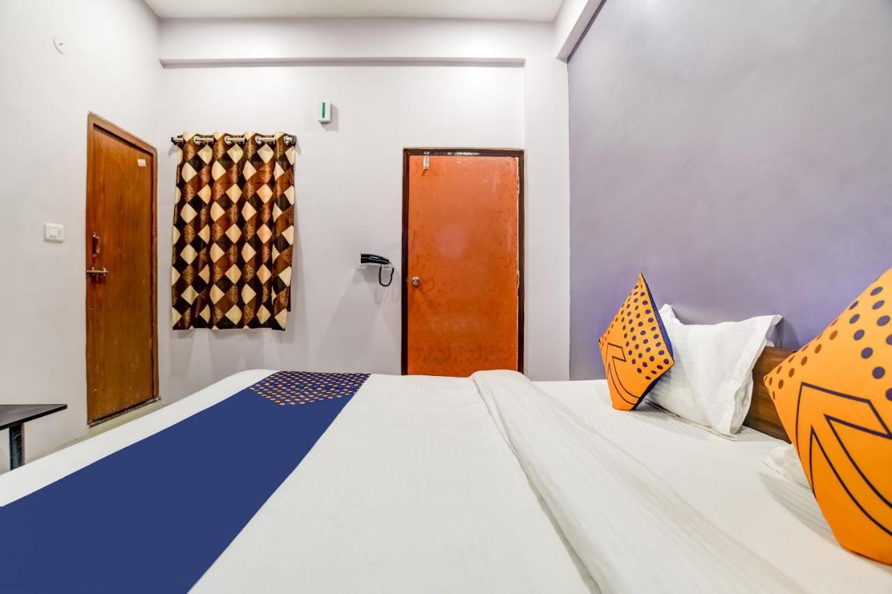 Spot On 76764 Hotel Lux 印多尔 外观 照片