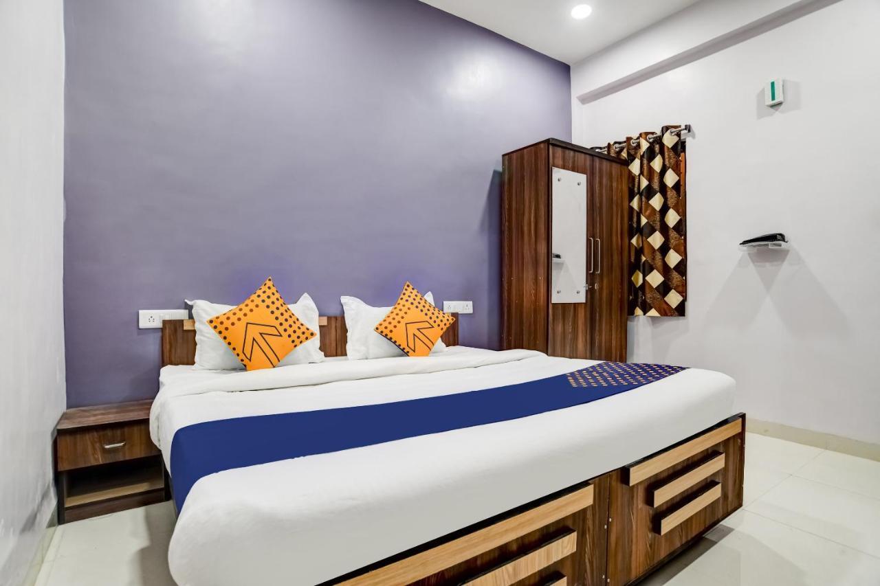 Spot On 76764 Hotel Lux 印多尔 外观 照片