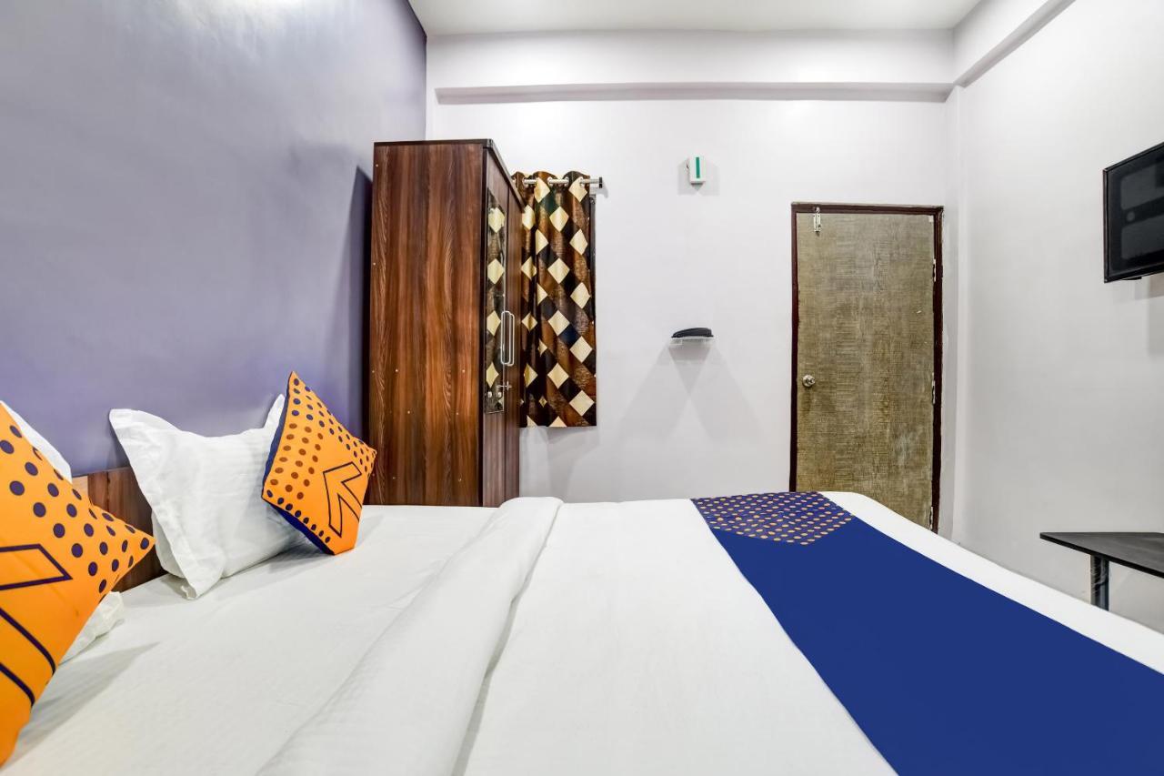 Spot On 76764 Hotel Lux 印多尔 外观 照片