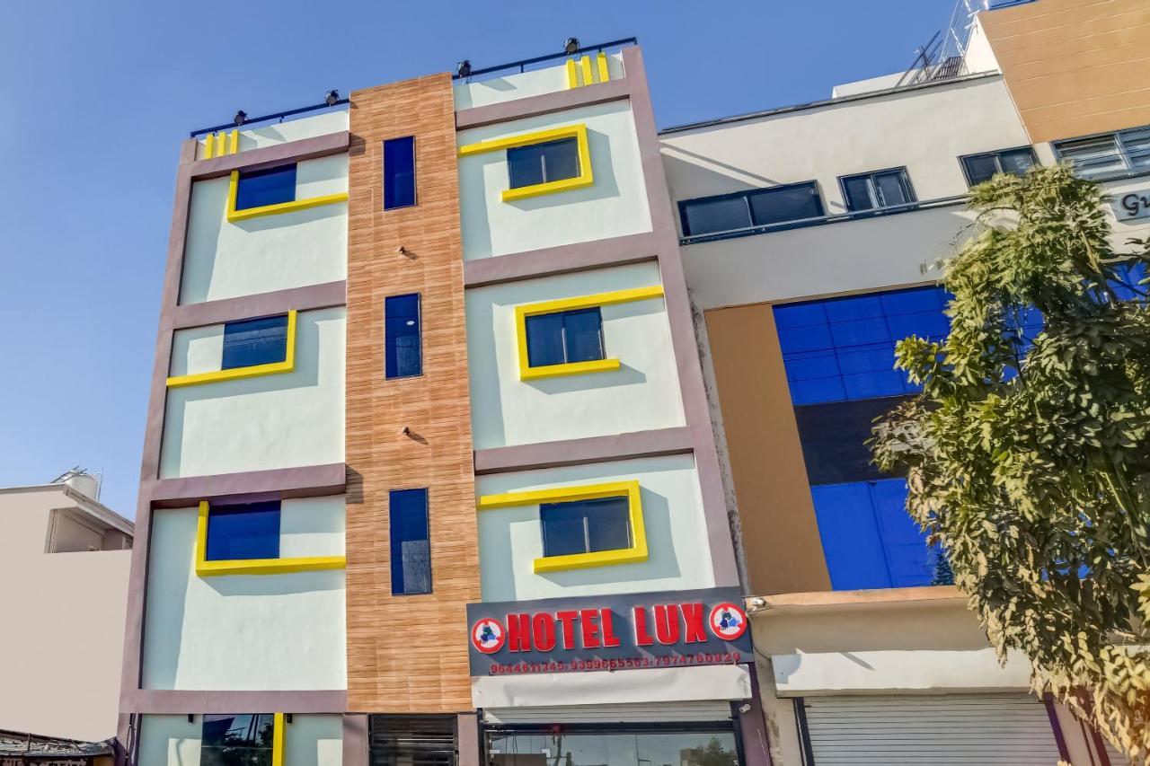 Spot On 76764 Hotel Lux 印多尔 外观 照片
